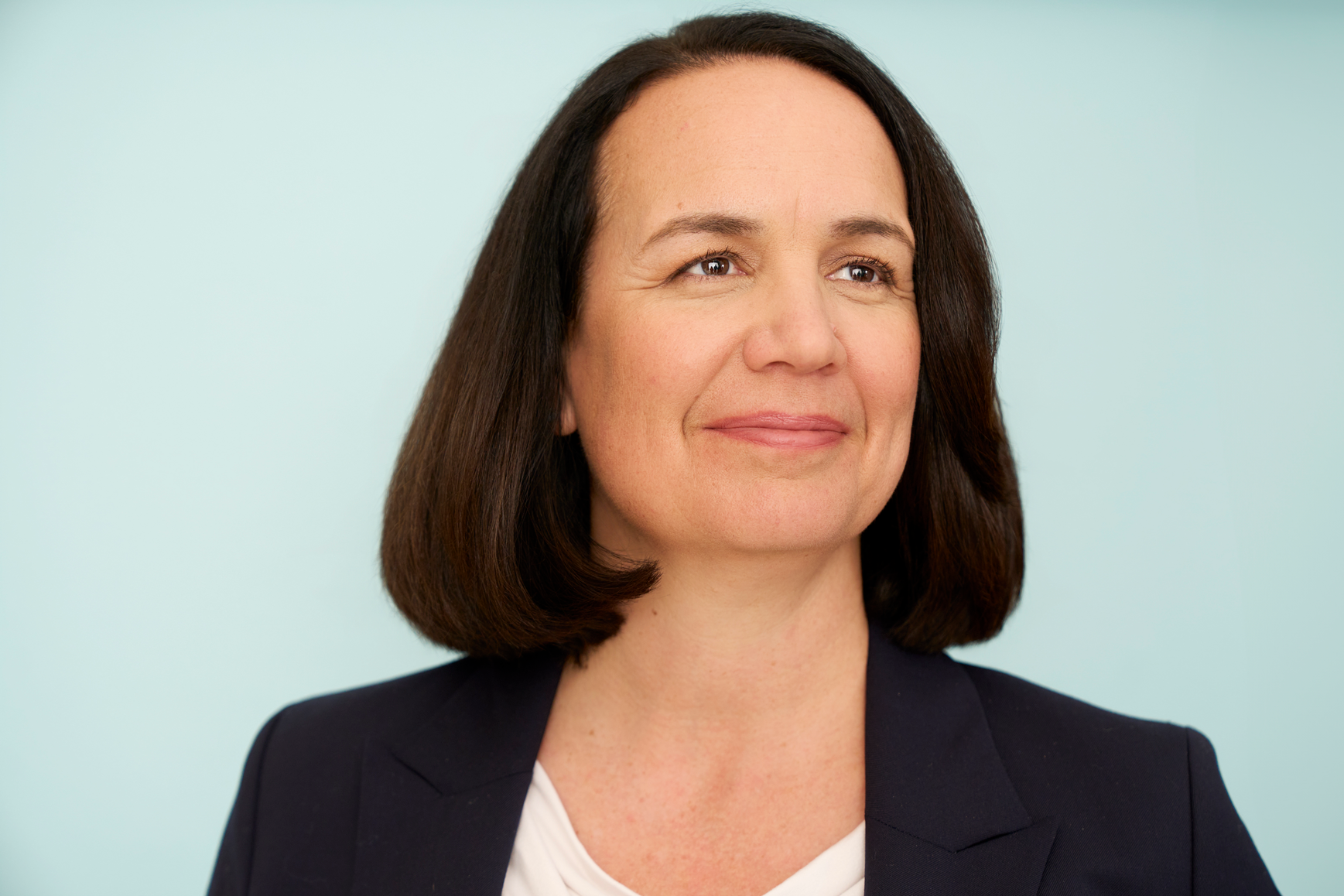 lee-fairclough-liberal-party-headshot-blue-2-web